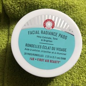 First Aid Beauty facial radiance pads
